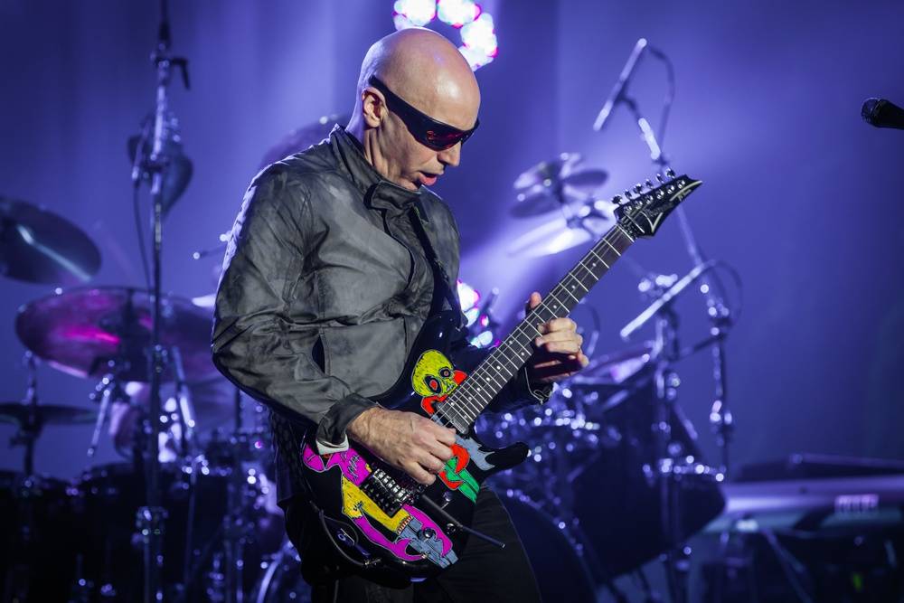 Joe Satriani rozbalil svou věhlasnou kytarovou show v Praze