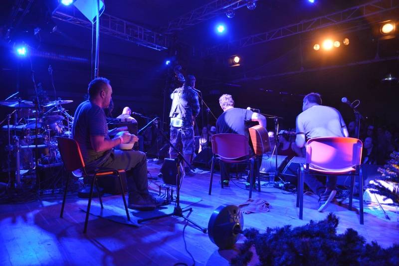 Wohnout v akustickém provedení zvedl v Pardubicích diváky ze židlí