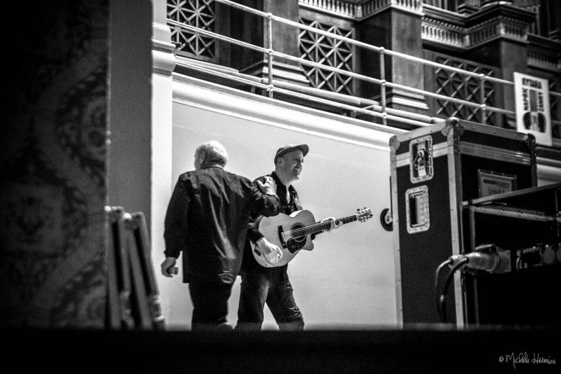Tommy Emmanuel a jeho host Adam Rafferty uhranuli kytarami pražské Rudolfinum