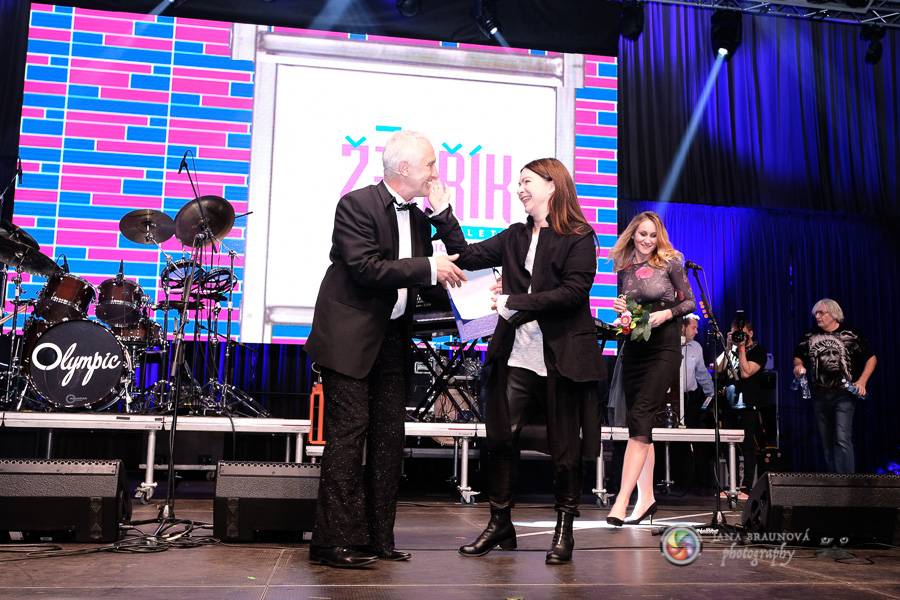 Pětadvacetinami Žebříku provedli Tomáš Hanák a Jitka Schneiderová, pro ceny si chodili i Anna K., Dymytry nebo Divokej Bill