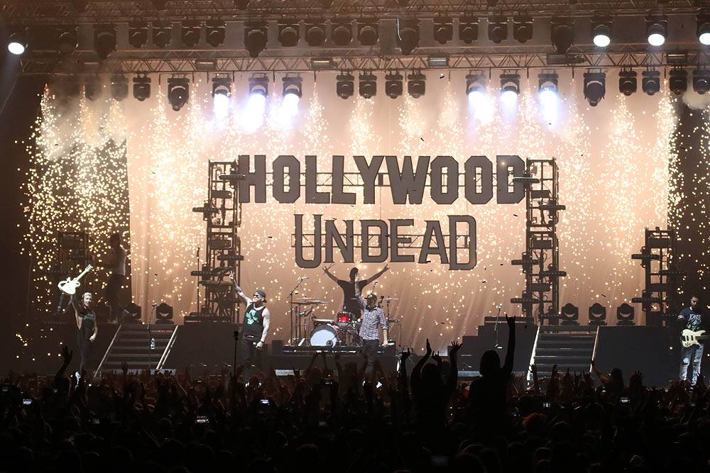 Hollywood Undead šlehali v Praze plameny. Předskakovali jim John Wolfhooker