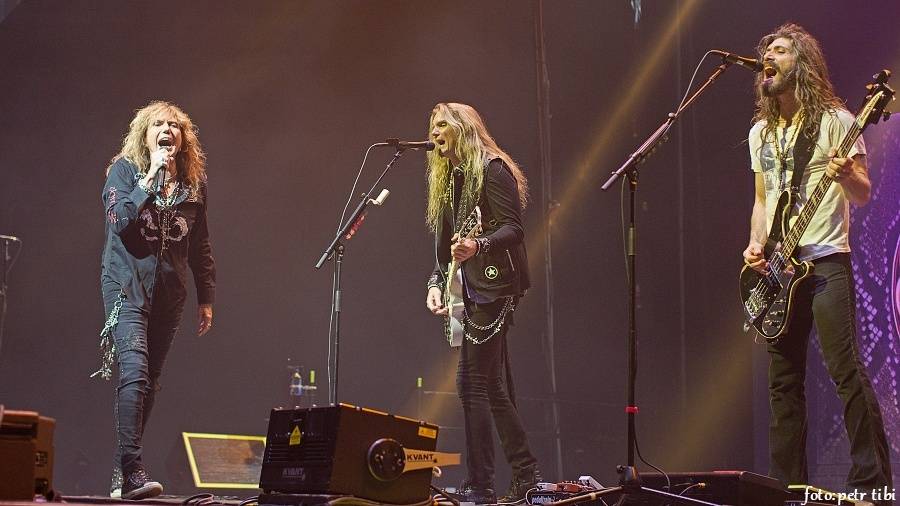Def Leppard a Whitesnake rozezněli pražskou O2 arenu hard rockem