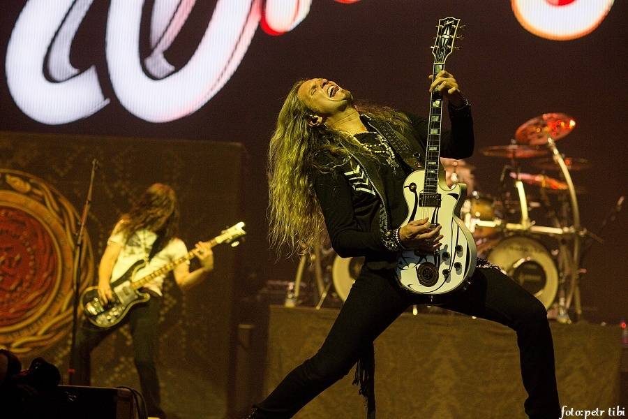 Def Leppard a Whitesnake rozezněli pražskou O2 arenu hard rockem