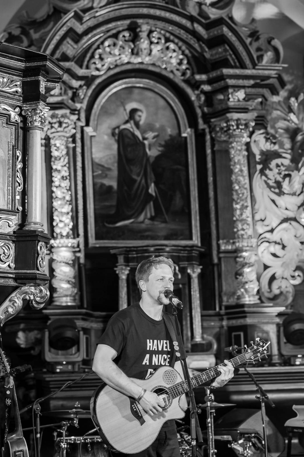 Tomáš Klus hrál v Táboře nové písně, jsou určeny Zemanovi a Babišovi
