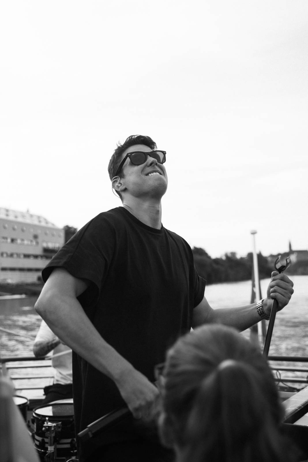 Sebastian odstartoval letní sezónu koncerty na Vltavě, na loď si pozval  Adama Mišíka, ATMO Music i Kazmu | iREPORT – music&style magazine