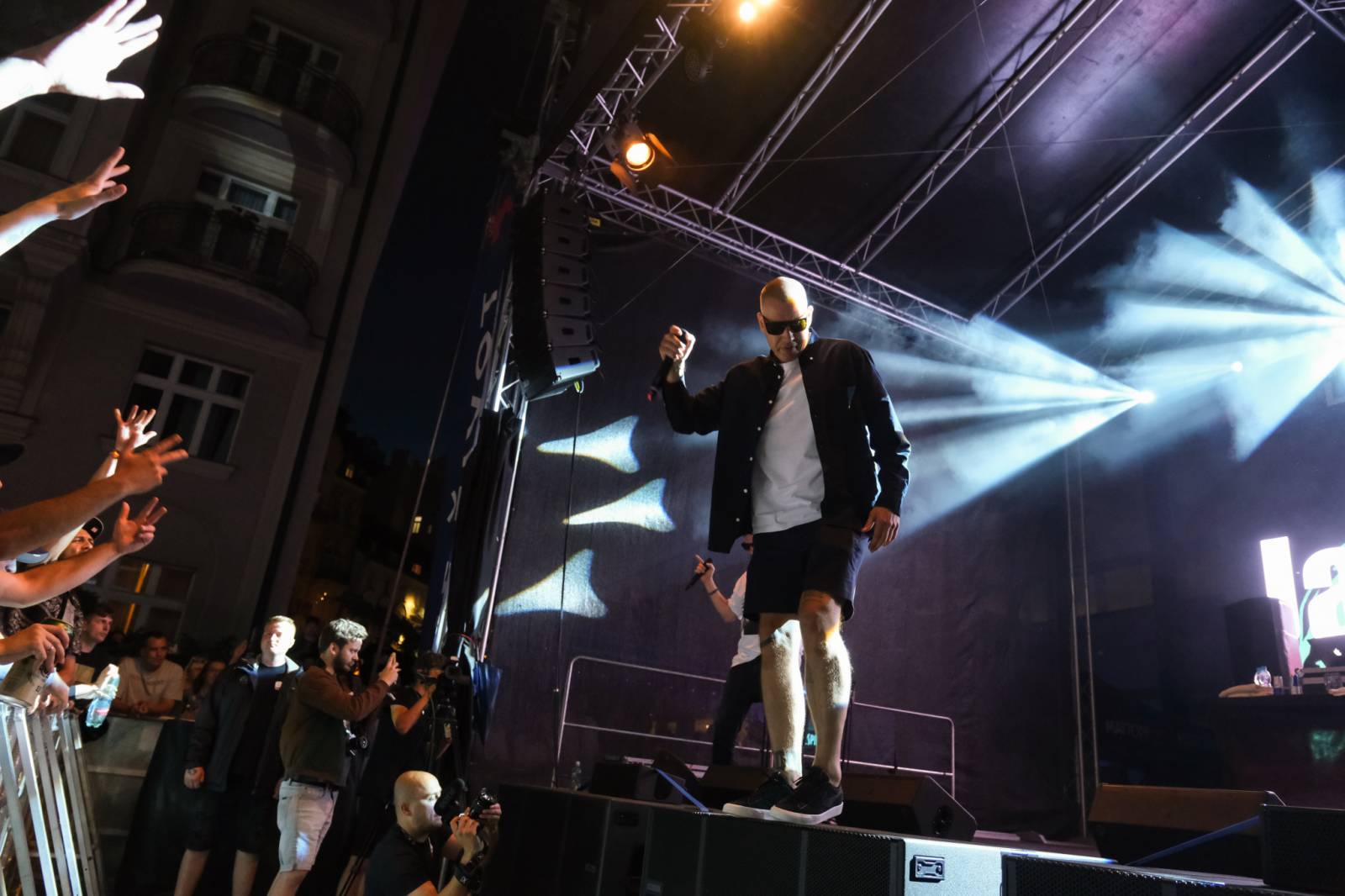 Festivalem ve Varech duněl rap PSH, představil se i herec a režisér Liev Schreiber