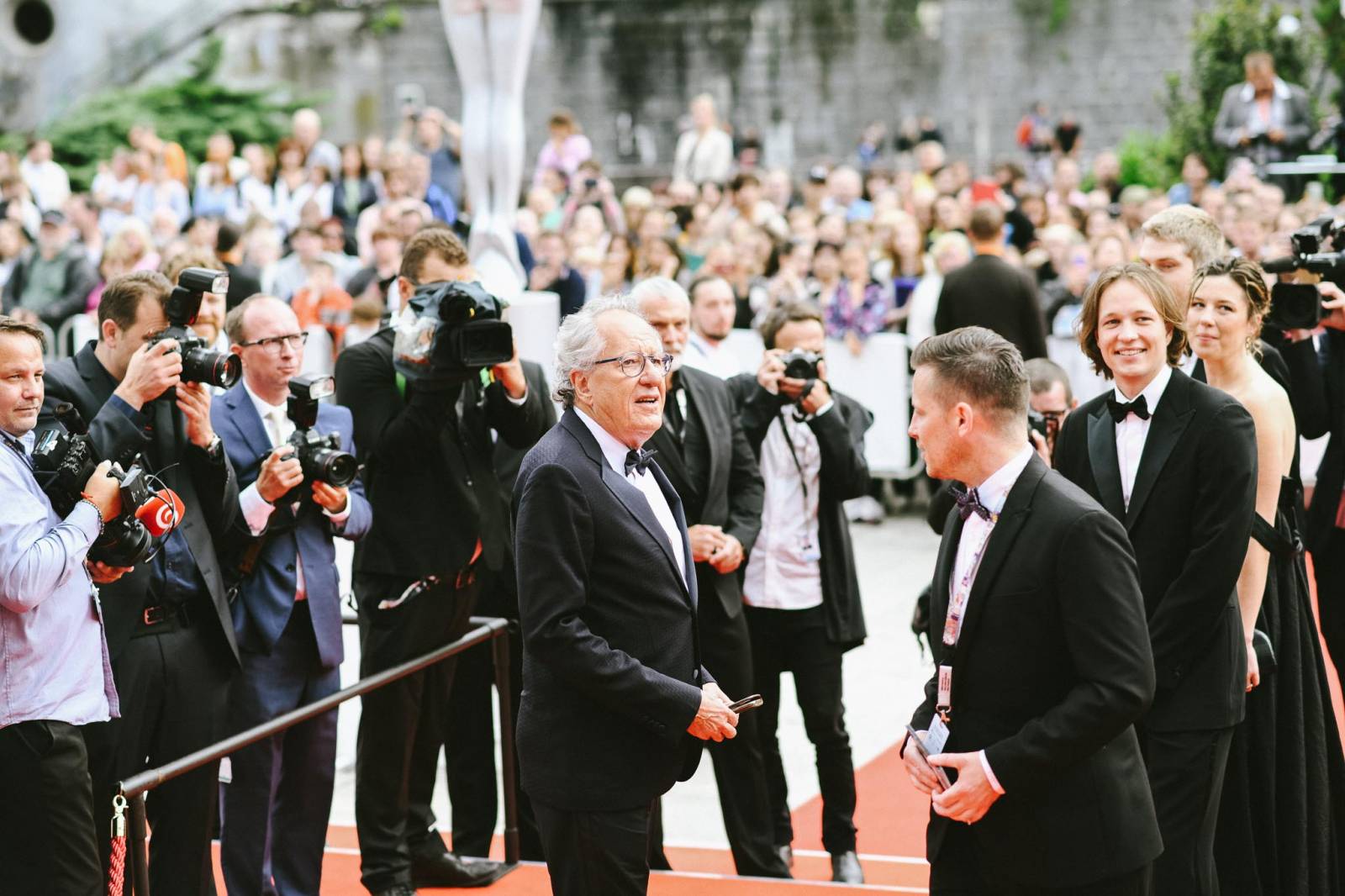 MFF Karlovy Vary vyvrcholil závěrečným ceremoniálem, následovala show Monkey Business s Jakubem Prachařem i Adamem Mišíkem