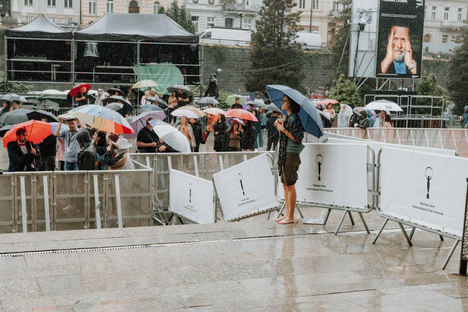 Úvodní den ve Varech se neobešel bez deště. Vystoupili Vojtěch Dyk, Morcheeba a Indoor Garden Party