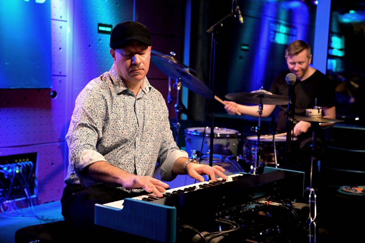 Brian Charett s Ondřejem Štveráčkem a Danielem Šoltisem zahráli v Jazz Docku mix funku, jazzu i elektronických zvuků