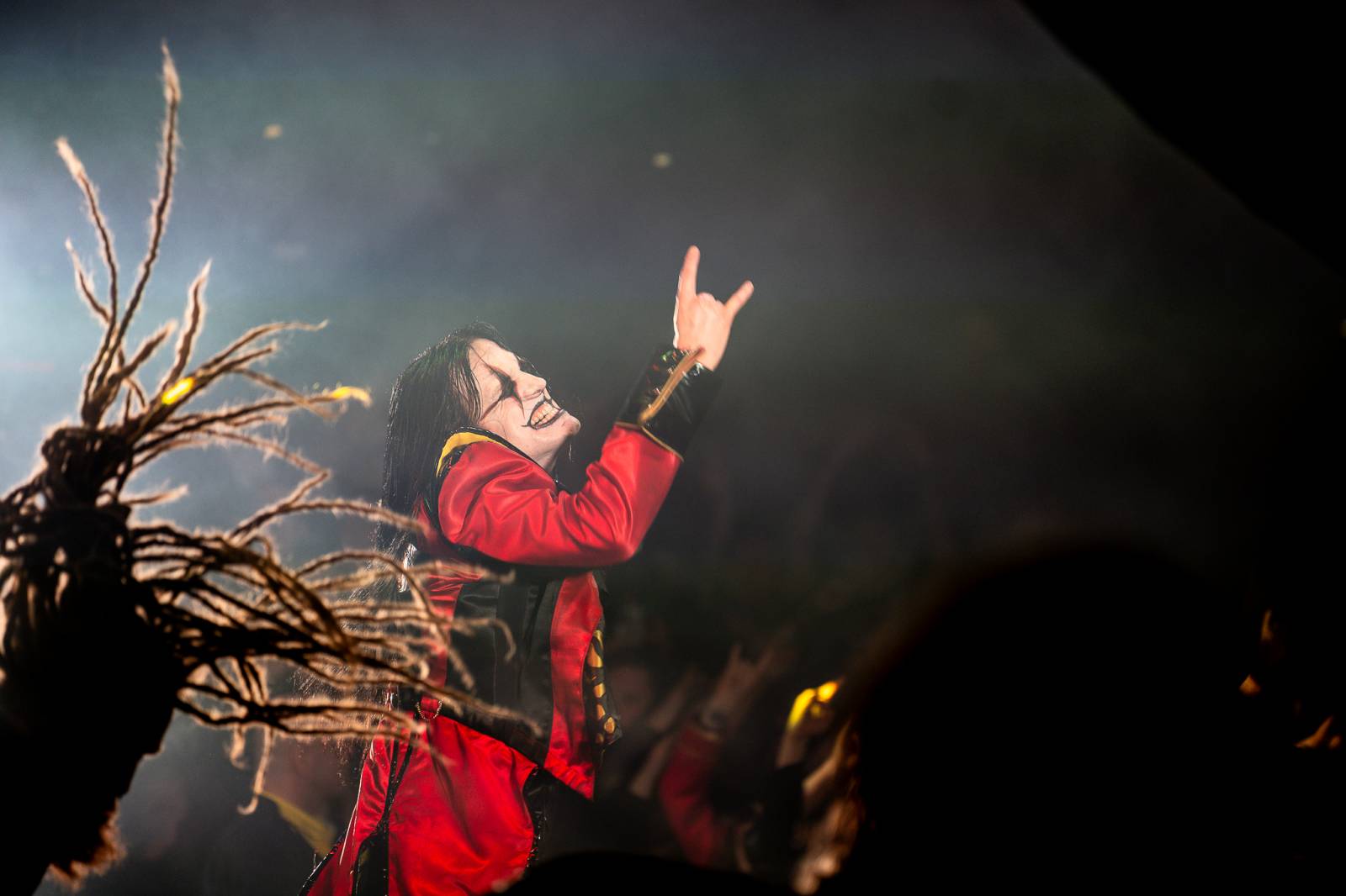 Avatar přivezl do Prahy svůj metalový cirkus, zpěvák vyráběl zvířátka z balónků