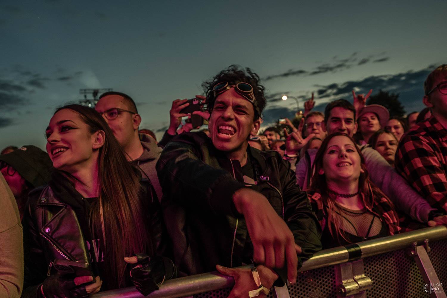 The Offspring a Vypsaná fiXa bavili na Rock for People svými hity, Parkway Drive ohňovou show a překvapili The Amazons