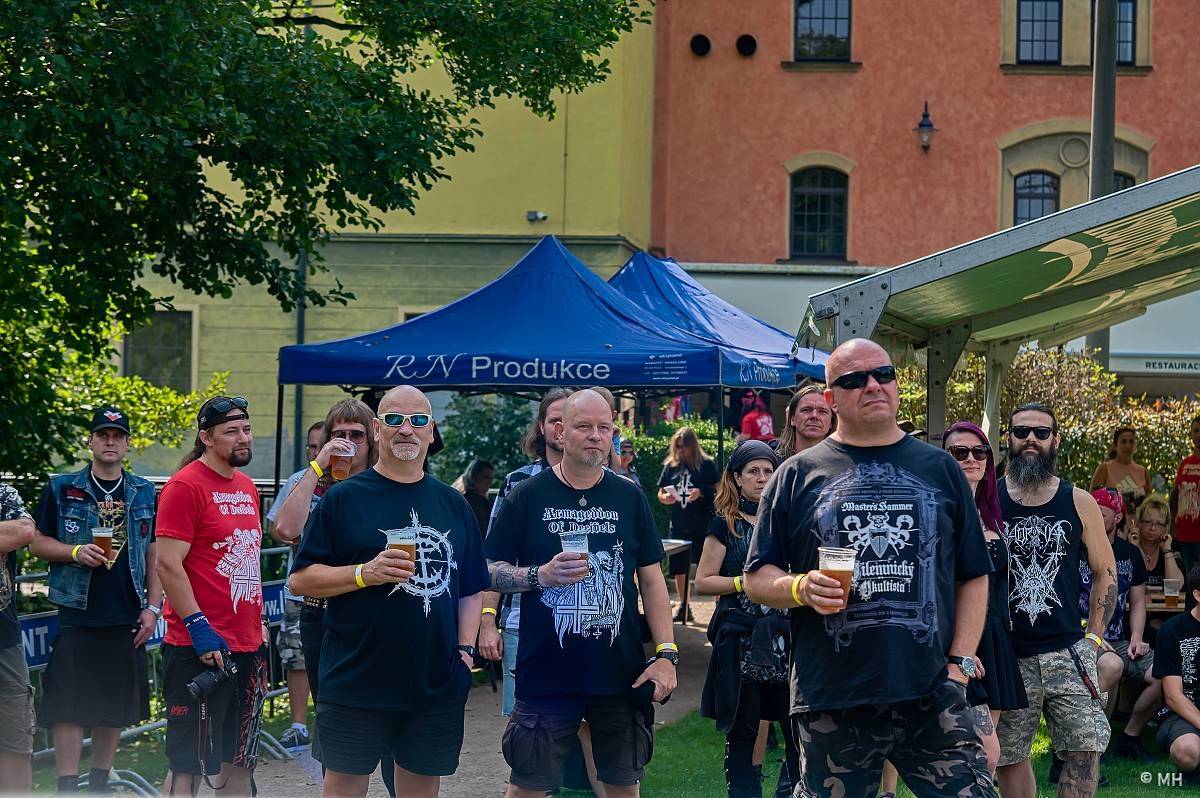 Hvězdou Armageddon Of Decibels byli kultovní Carpathian Forest z Norska, zaváleli i domácí Sorath a Morus