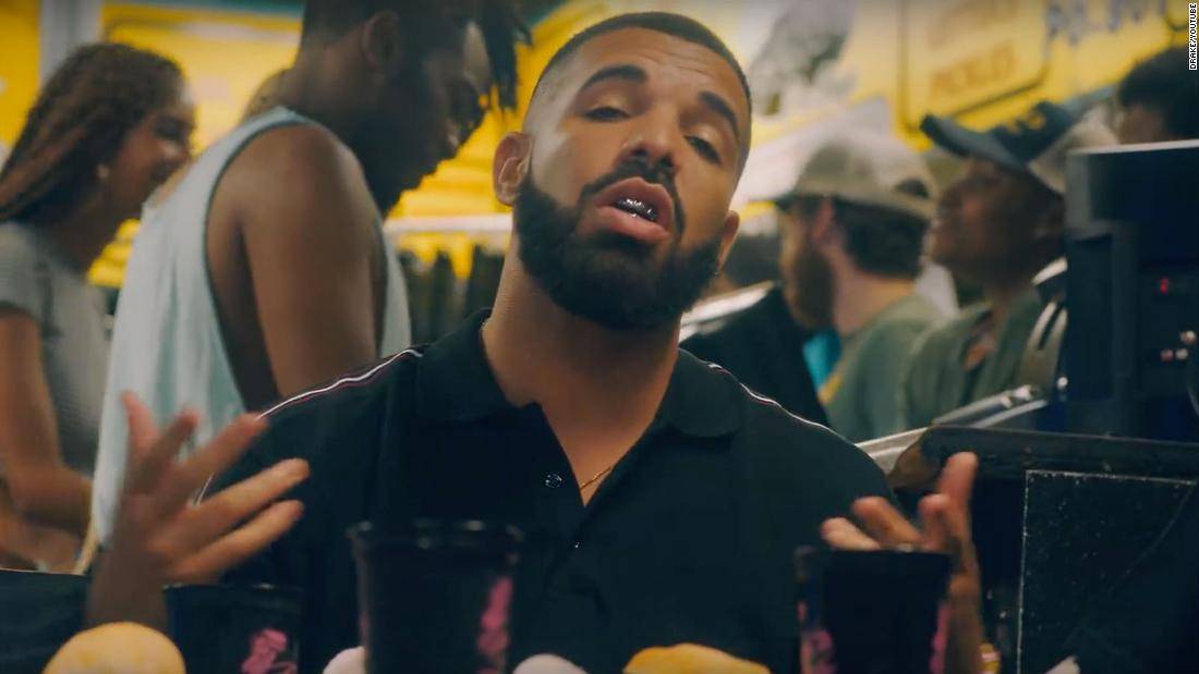 TOP 5 videoklipů týdne: Drake zapojil Willa Smitha, Pavel Helan natáčel na Havaně a Pink zpívá o tajemstvích