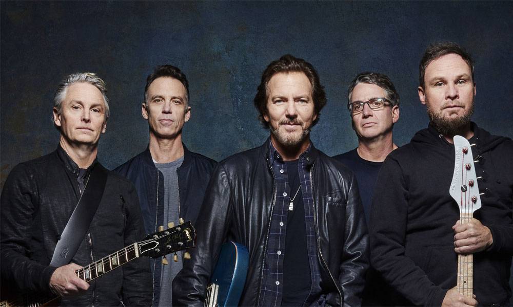 Pearl Jam vystřelili ze tmy. Vydali nový singl a chystají oslavu třicetin