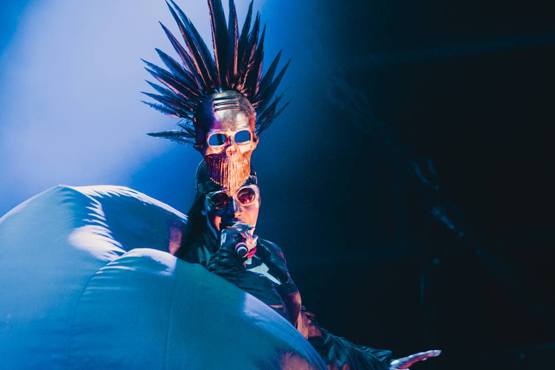 LIVE: Finále Colours Of Ostrava - módní přehlídka Grace Jones i velkolepá vizuální show Kyga