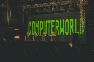 LIVE: Metronome festival, den druhý - Primal Scream vzpomněli zakázaný song v českých rádiích, Kraftwerk hráli pro pamětníky