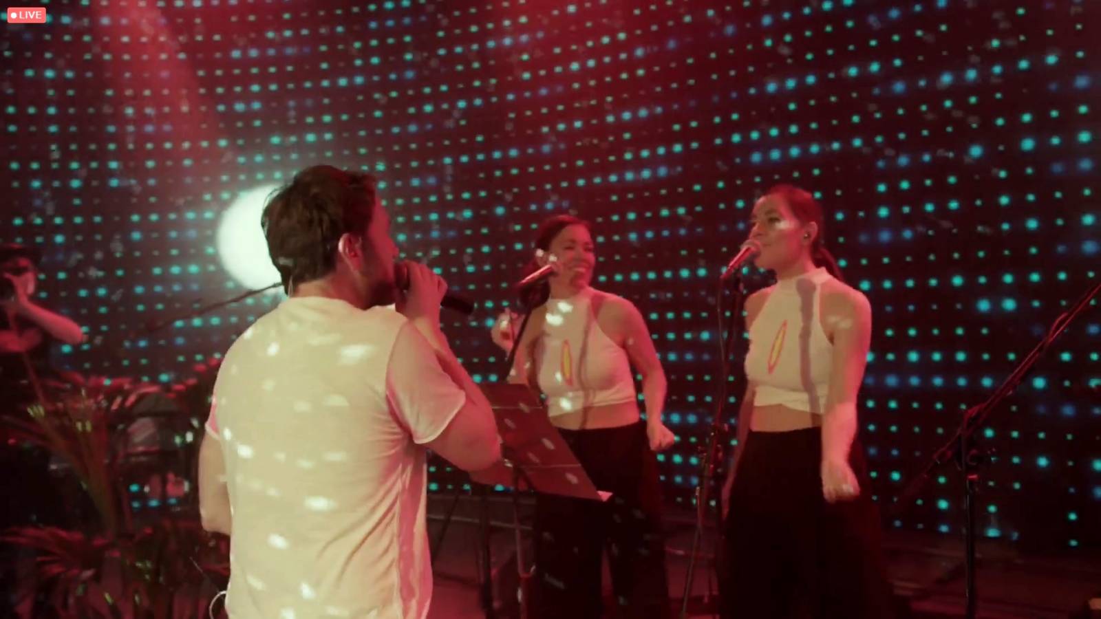 LIVE: Tata Bojs pokřtili album naskenováním do 3D virtuální reality. Žijeme v budoucnosti?