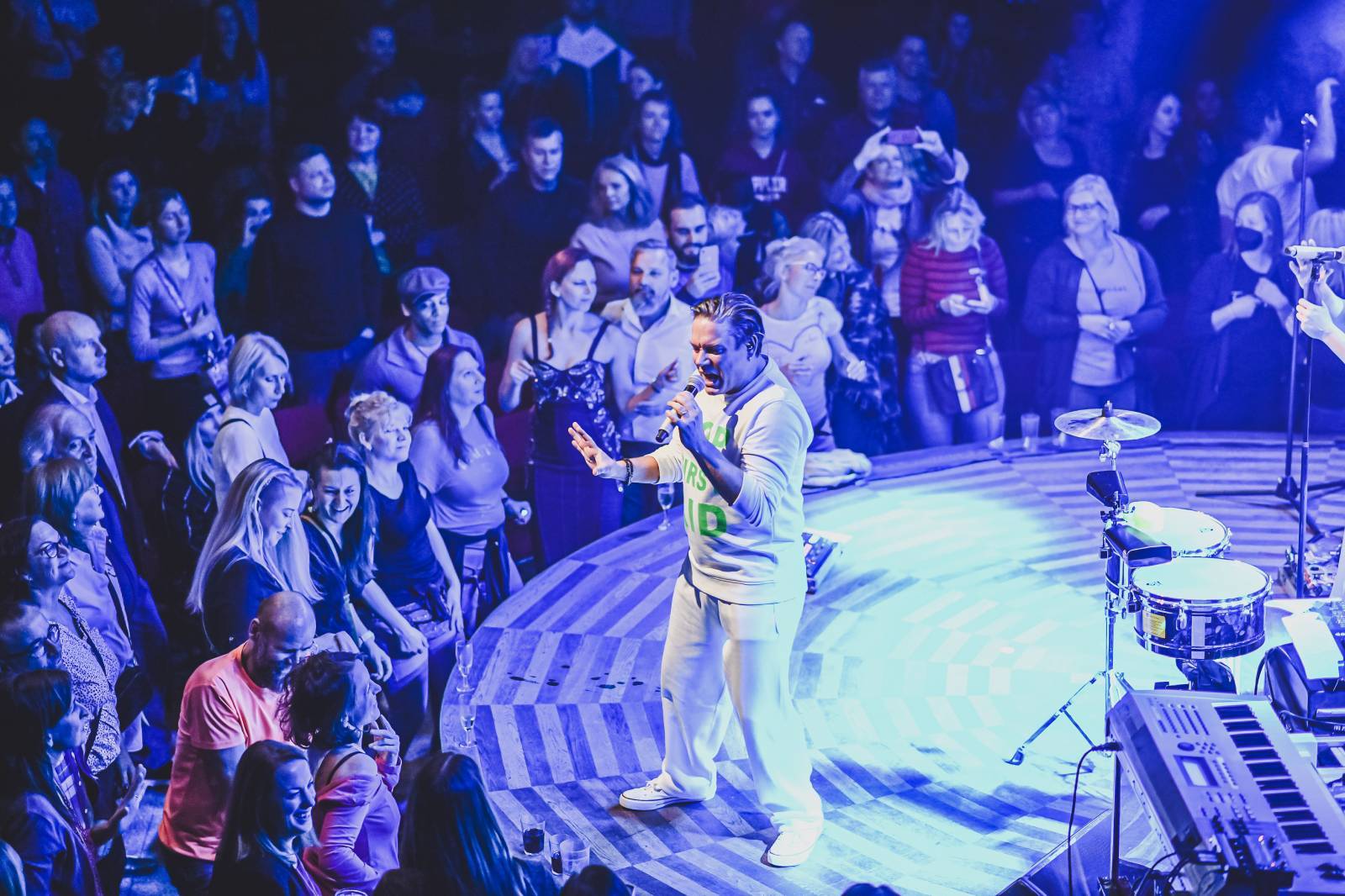 LIVE: Monkey Business ve strhující show pokřtili sólové album Romana Holého, na pódiu se objevili i Adam Mišík a Ondřej Pivec