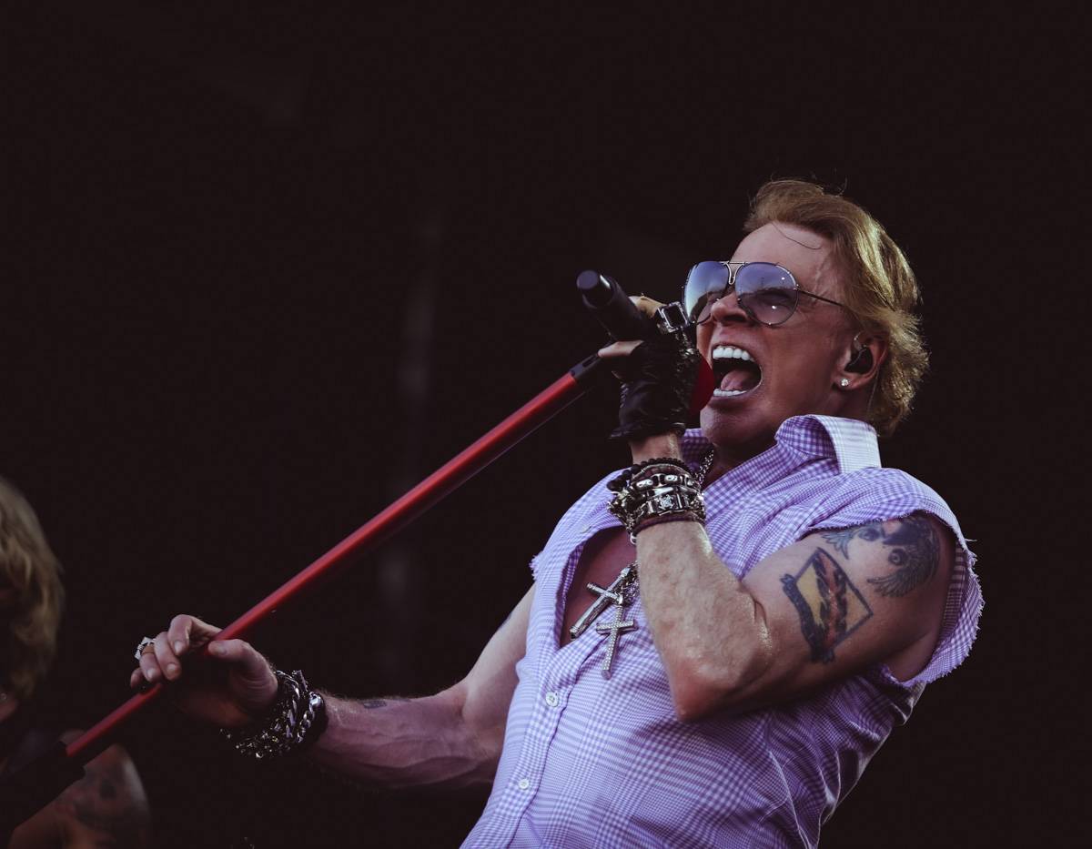 LIVE: Guns N' Roses ovládli pražské Letňany tříhodinovým setem. Svou show věnovali Ukrajině