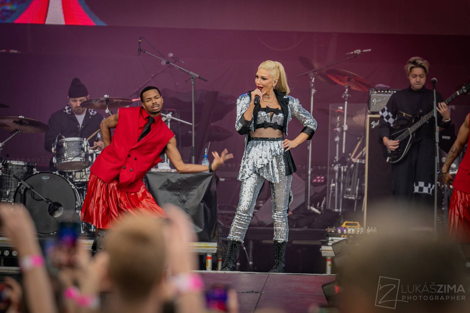 LIVE: Gwen Stefani na Prague Rocks předčila očekávání, Adam Levine s Maroon 5 naplnili status hvězdy