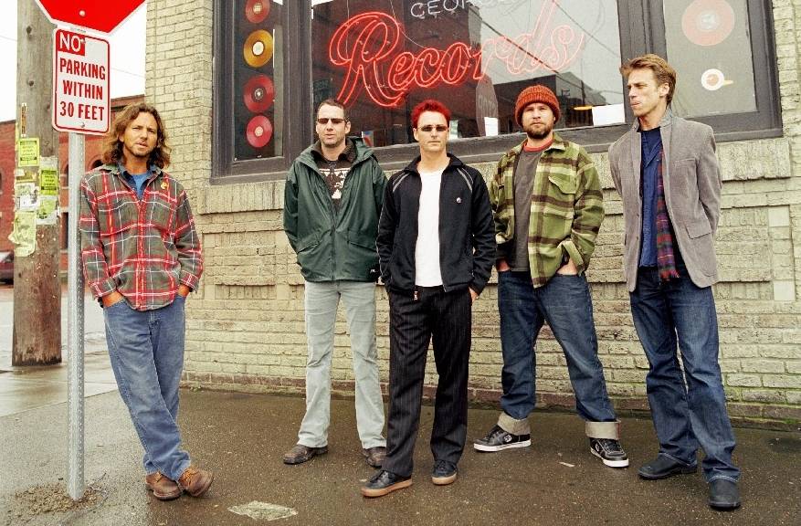 RETRO 2000 | Pearl Jam: Eddie stával na pódiu jak prkno. Změnilo se to, když ho vzal Chris Cornell na pivo