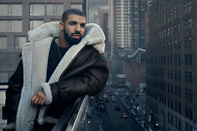 HITPARÁDY (45.): Drake vede všude, kam se podíváš. Kromě Česka