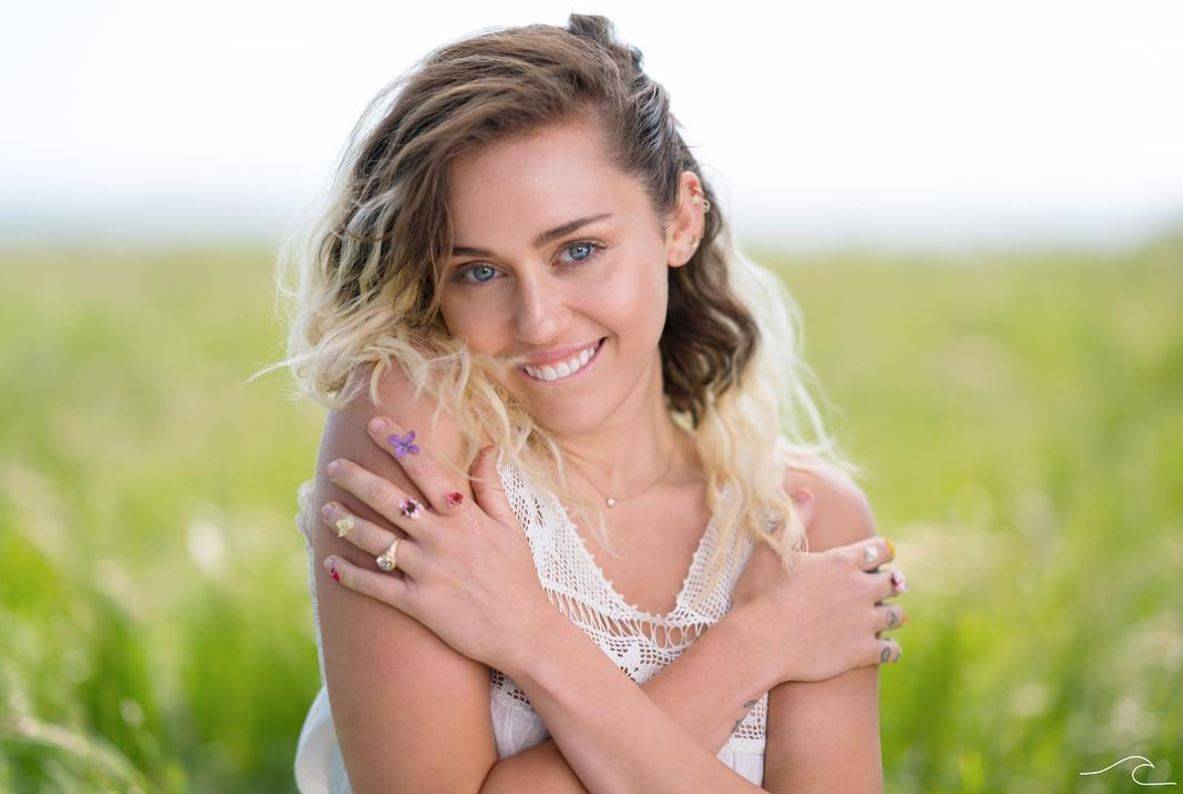 POST SCRIPTUM (88): Byla jsem loutkou Disney, přiznala po letech Miley Cyrus