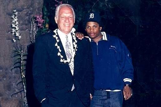 Jerry Heller, šedá eminence gangsta rapu, která si vysloužila svůj diss track
