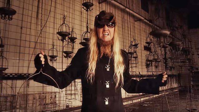 Warrel Dane - metalový zpěvák s obrovským hlasovým rozsahem. Jeho život předčasně ukončil infarkt