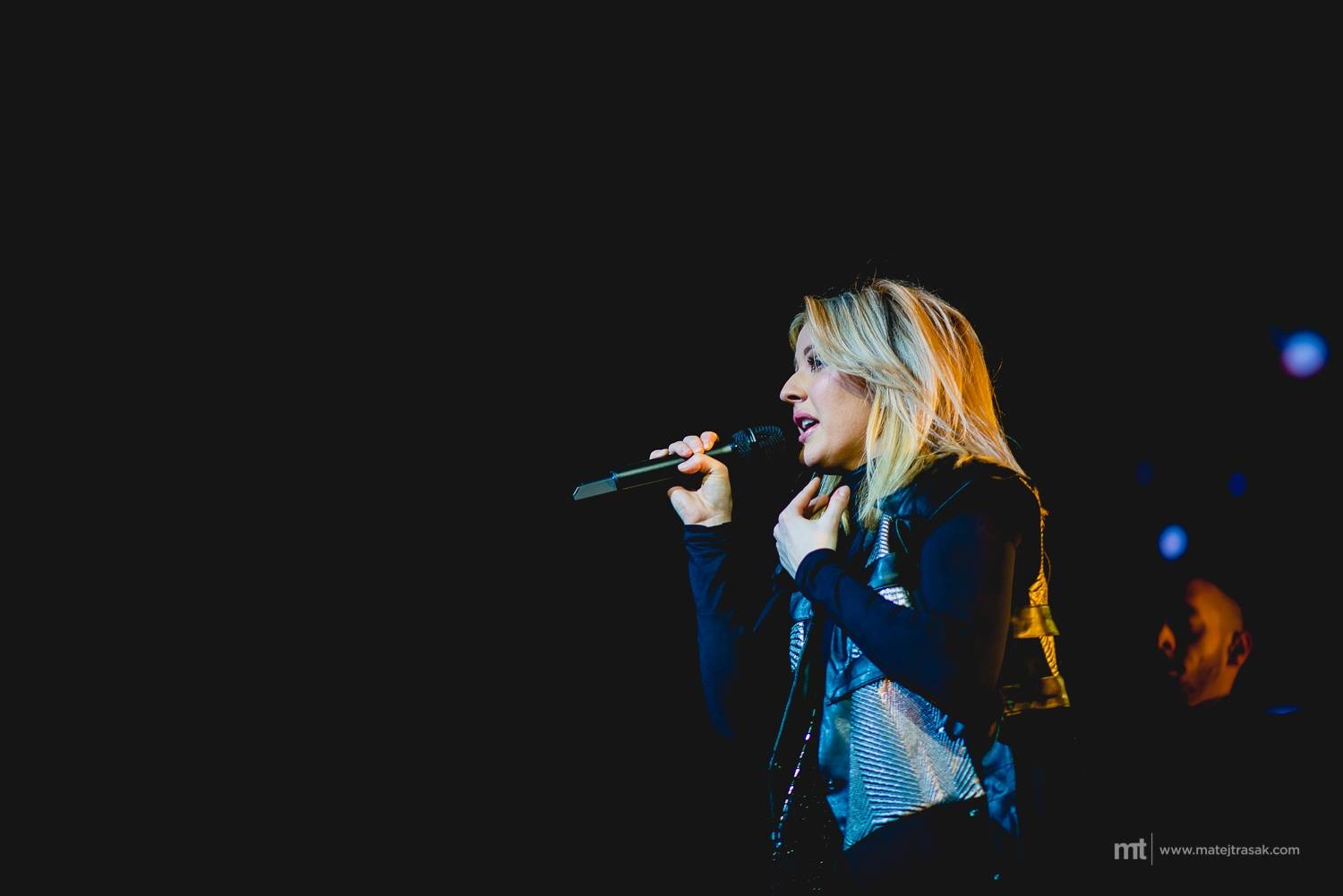 VIDEO: Propásli jste Ellie Goulding v Praze? Nový klip vás vezme přímo na  její turné | iREPORT – music&style magazine
