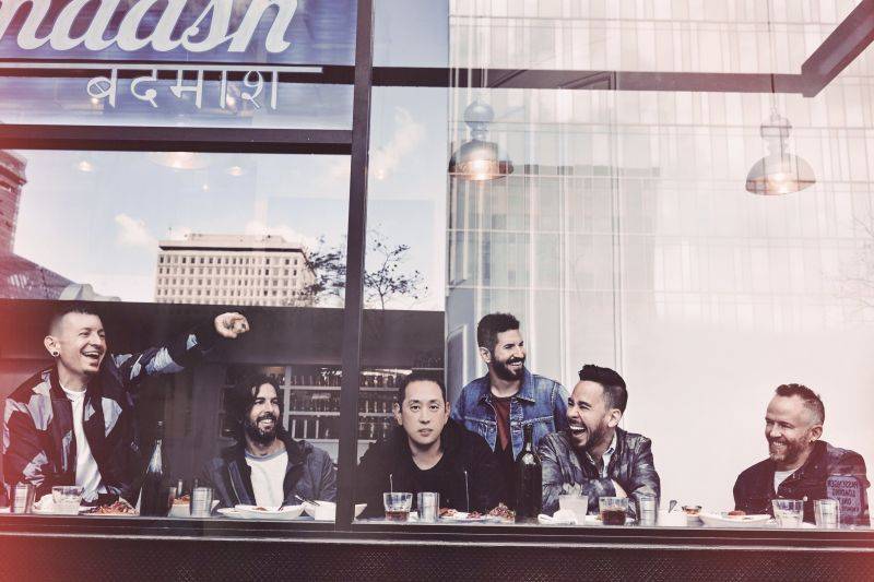 VIDEO: Linkin Park mají klip ke svému popovému duetu