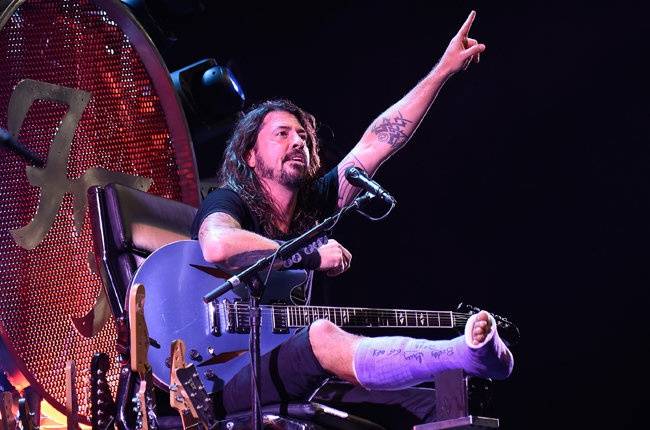 AUDIO: Foo Fighters vydali zdarma EP. Věnovali ho obětem pařížských útoků