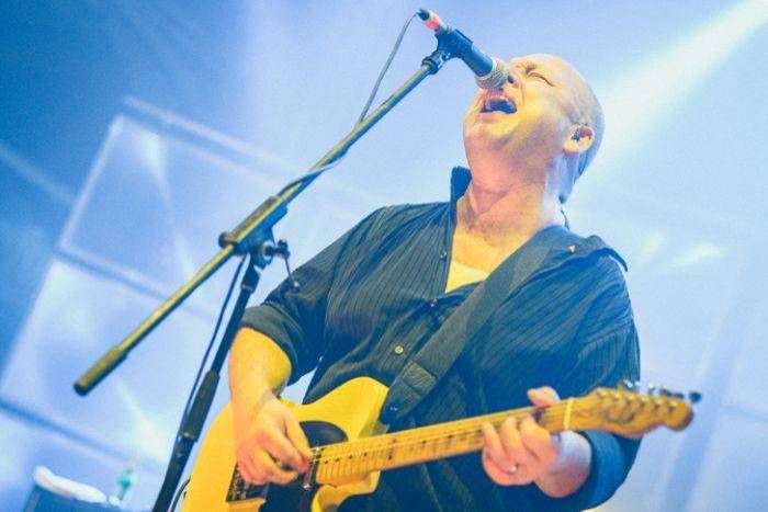 AUDIO: Pixies přivezou do Prahy nové album. Poslechněte si singl Um Chagga Lagga