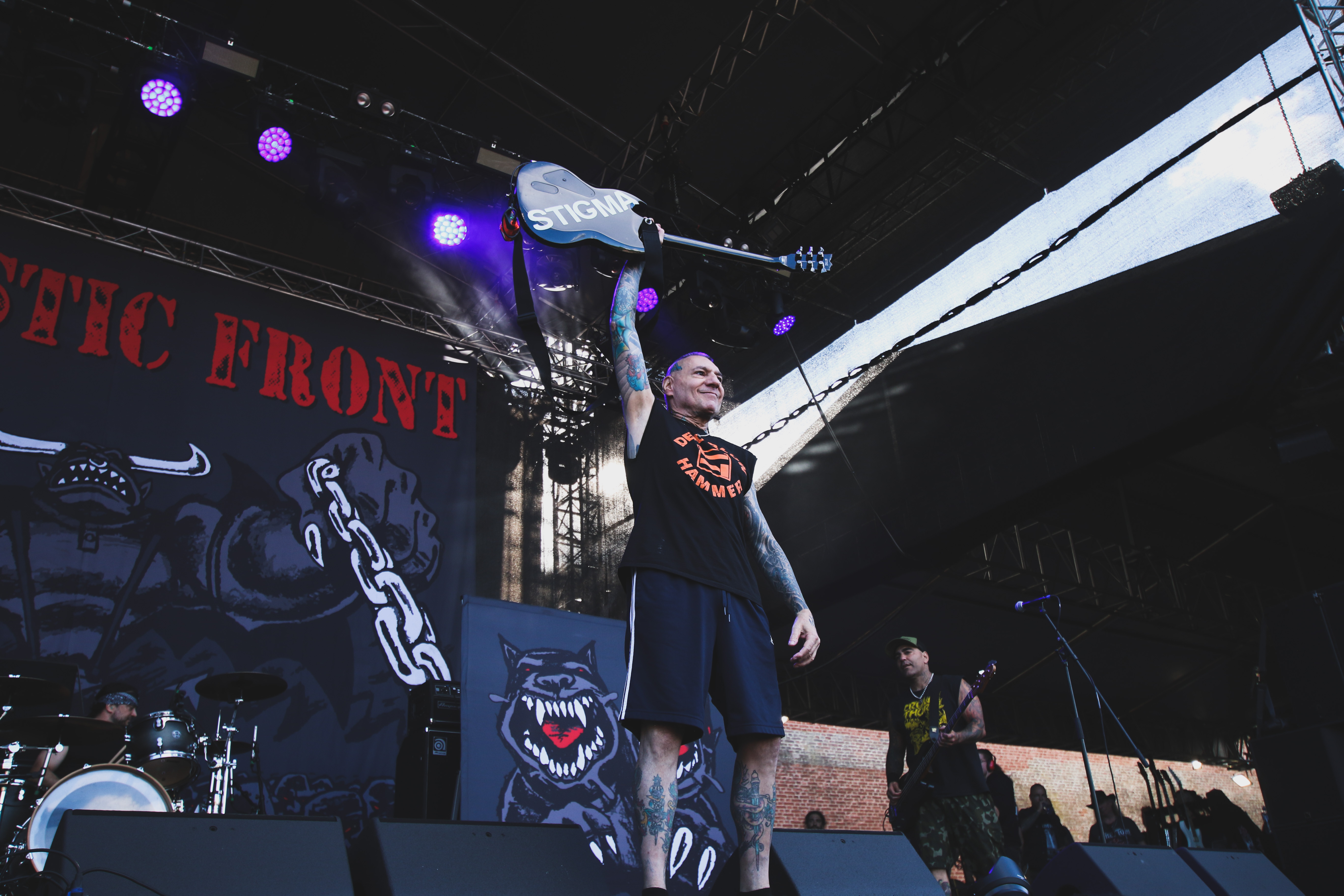 VIDEO: Five Finger Death Punch zveřejnili nový klip Ain't My Last Dance. V listopadu ho představí i u nás