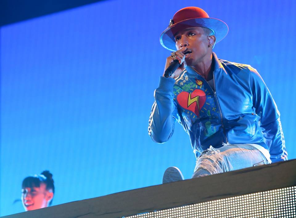 LIVE: Pharrell umí obšťastnit celý svět. Naživo už tolik ne