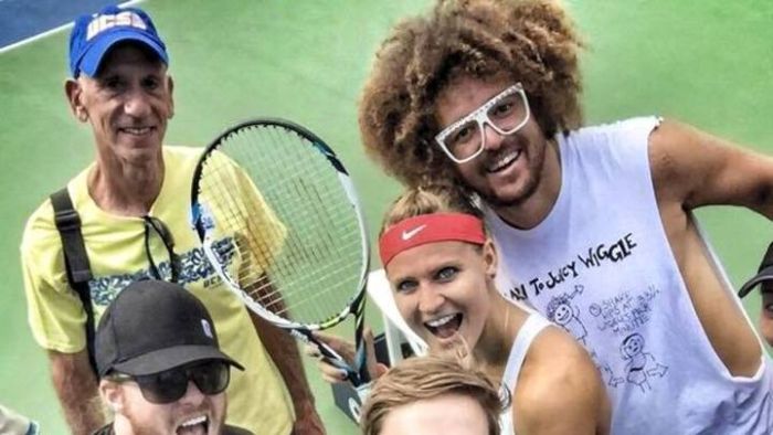 VIDEO: Redfoo fandí tenisu. Jeho favoritka Lucie Šafářová ale padla |  iREPORT – music&style magazine